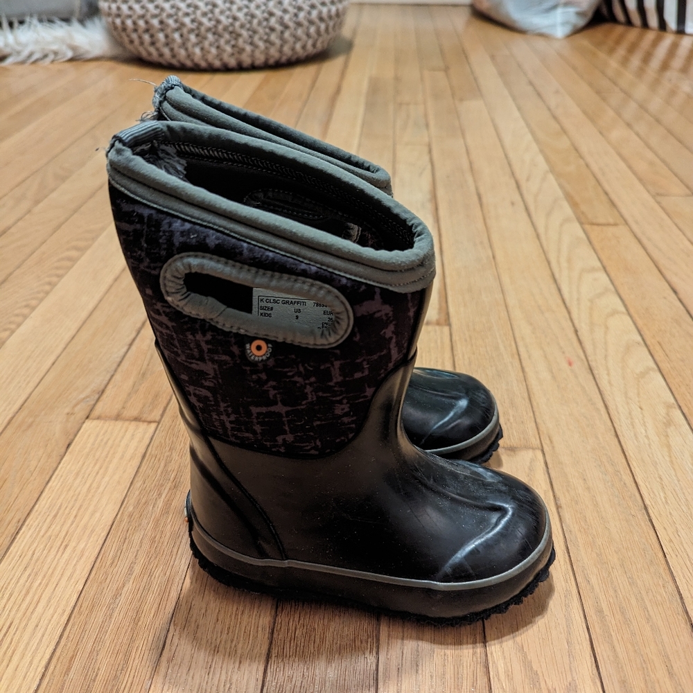 BOGS kids size 9